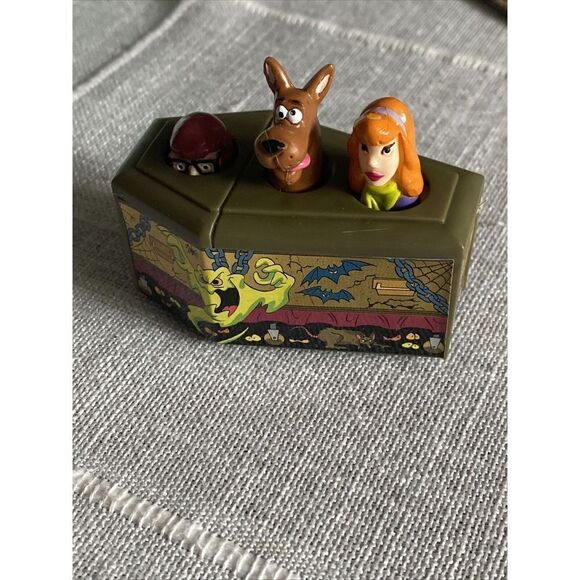 Burger King Scooby-Doo Toy - Vintage 1996 Hanna-Barbera – RARE Rolly Coffin Toy - Picture 1 of 6